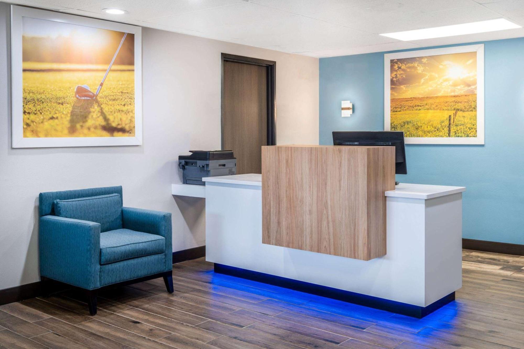 Days Inn By Wyndham Sioux Falls Airport Exterior photo